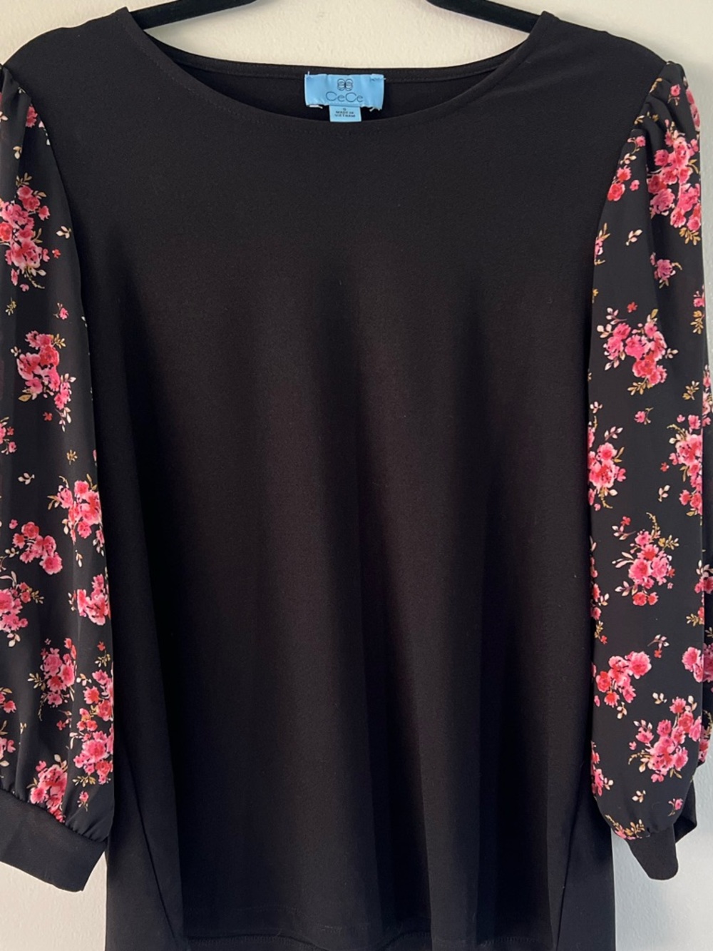 EUC CeCe Black Top with Pink Floral Puff Sleeves